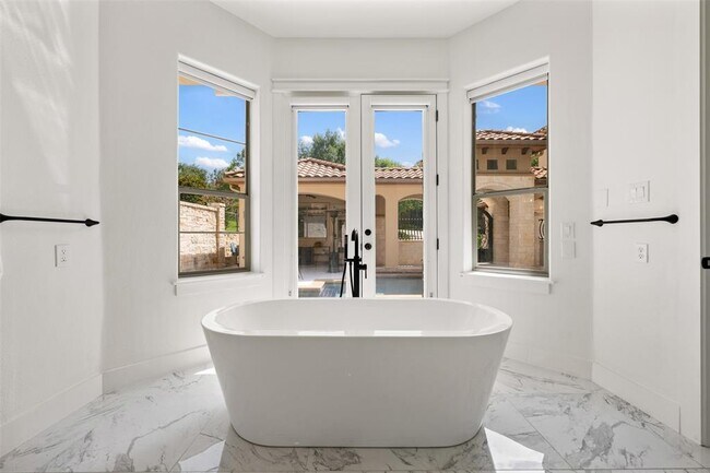 Building Photo - 64 Tiburon Dr