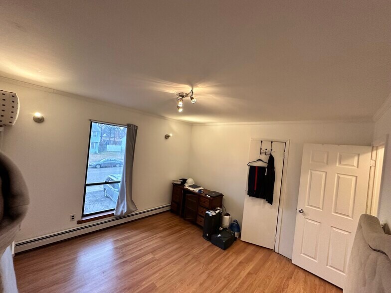 Building Photo - 14 Nagle Ln