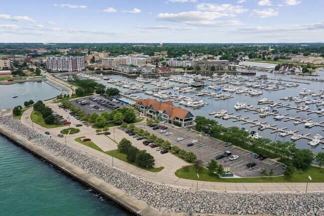 Building Photo - 141 Main St