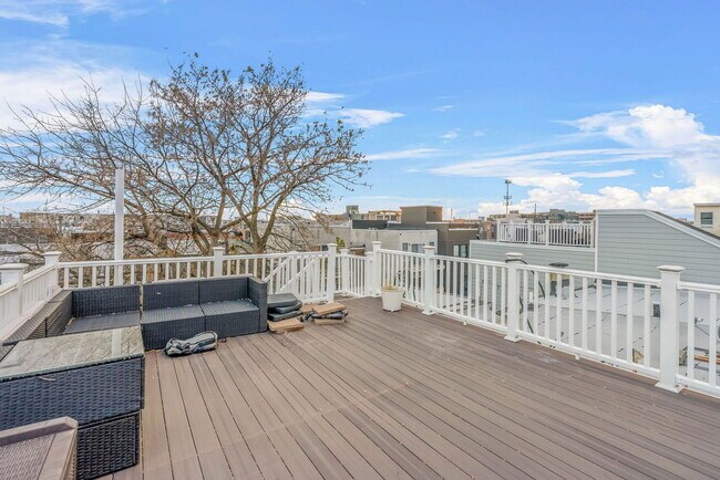 Building Photo - 1922 Montrose St