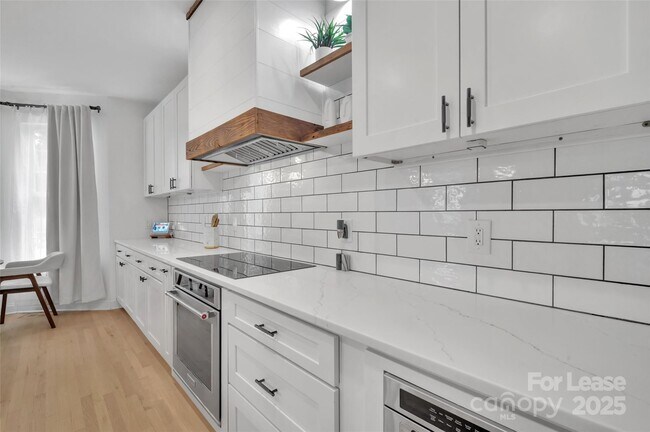 Building Photo - 15737 Agincourt Dr