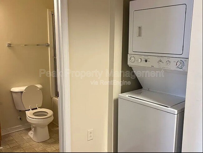 Building Photo - 1106 W Main St