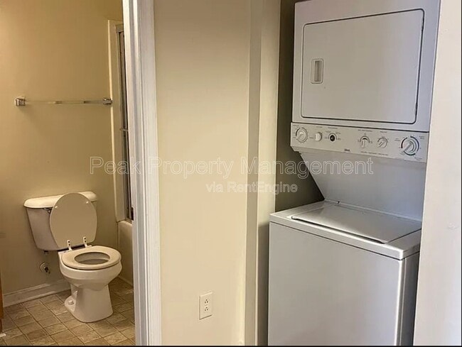 Building Photo - 6 W Main St