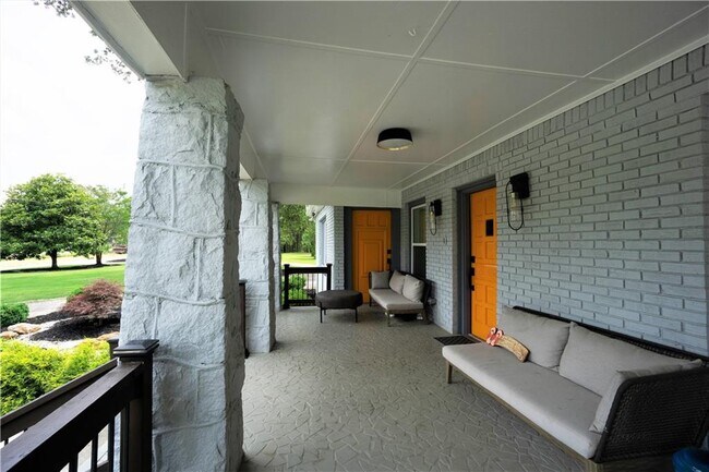 Building Photo - 811 King Rd