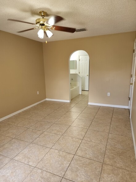 Master Bedroom - 4100 Mendenwood Ln
