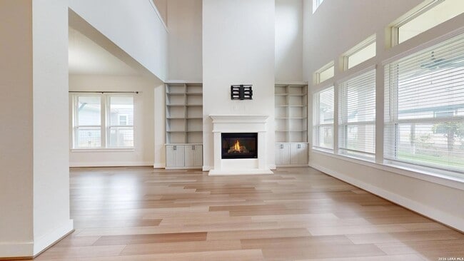 Building Photo - 11526 Hollering Pass