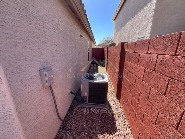 Building Photo - 11580 W Duran Ave