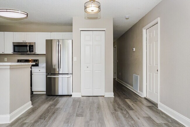 Building Photo - 1616 27th Ave E