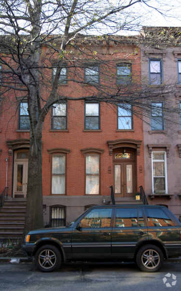 Primary Photo - 116 St. James Pl