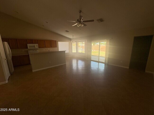 Building Photo - 918 S San Joaquin Ct