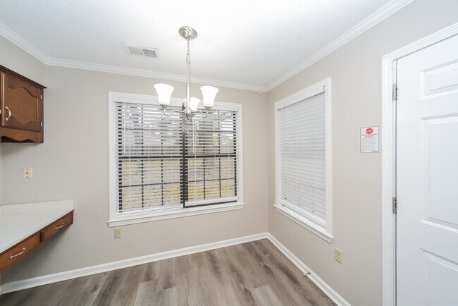 Building Photo - 7130 Larkfield Rd