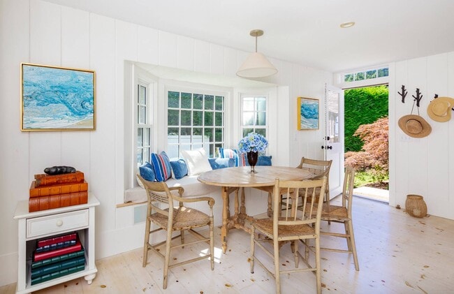 Building Photo - 156 Georgica Rd