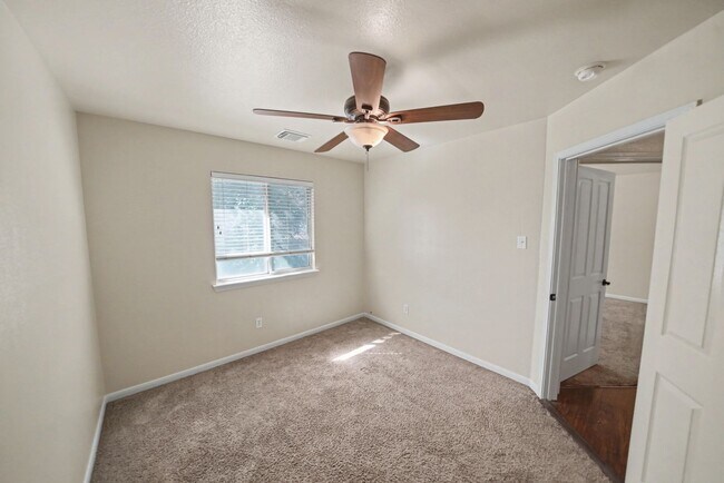 Building Photo - Beautiful 5-Bedroom Home in Schertz - Realtor Commission: $750