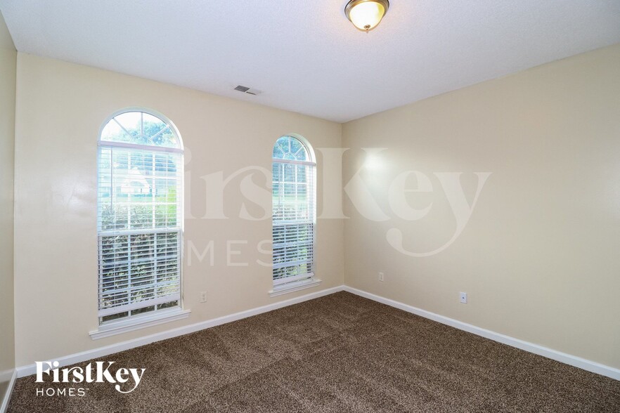 Building Photo - 10223 Macon Rd