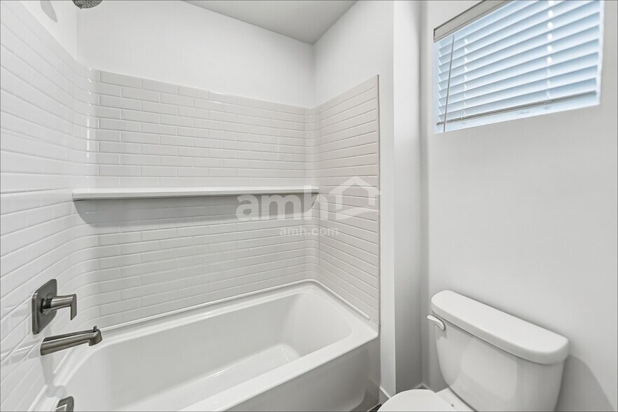 Building Photo - 8031 Verona Lp SW