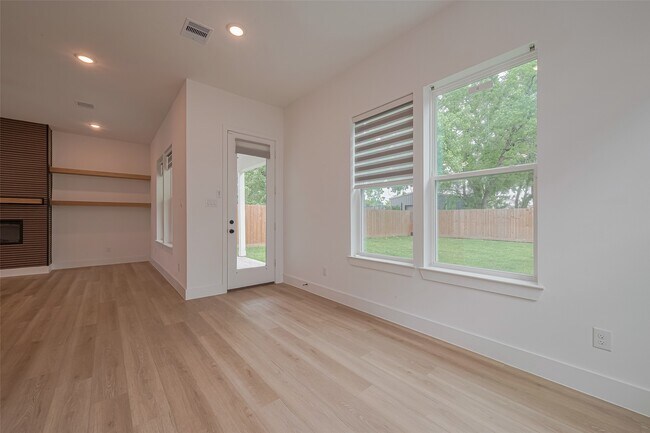 Building Photo - 2532 Wall St