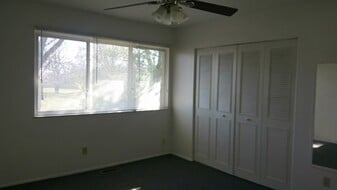 Building Photo - 3657 Kenbrooke Ct
