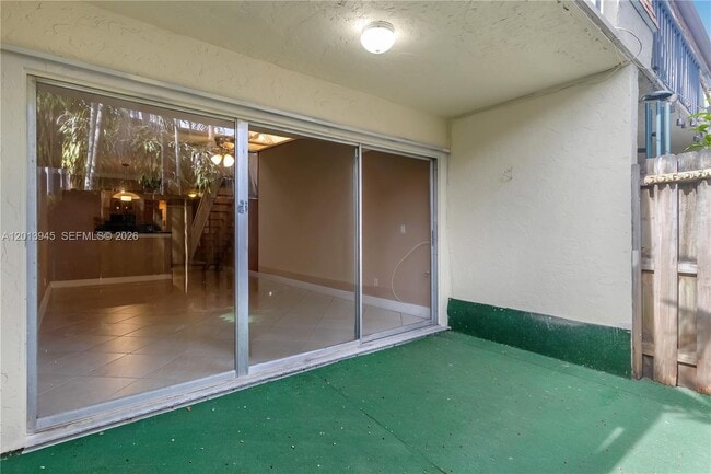 Building Photo - 15385 S Dixie Hwy