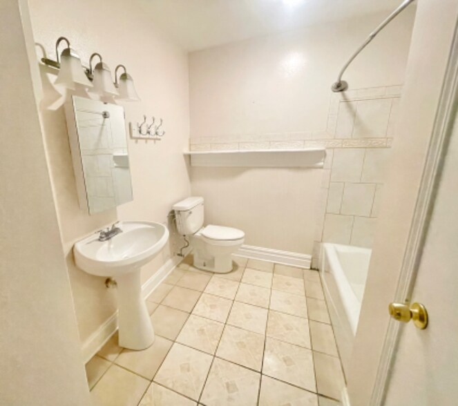 Building Photo - 8531 Dinkins St