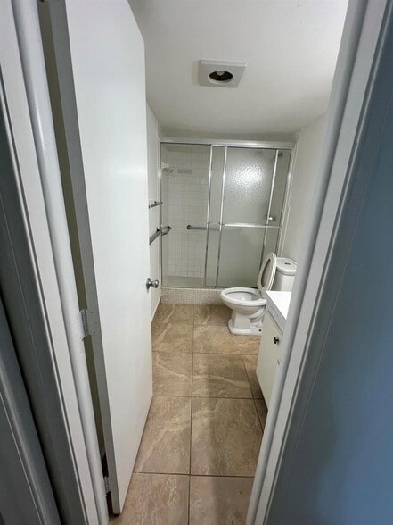 Building Photo - 9470 Live Oak Plz