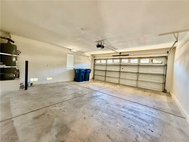 Building Photo - 10274 Missouri Meadows St