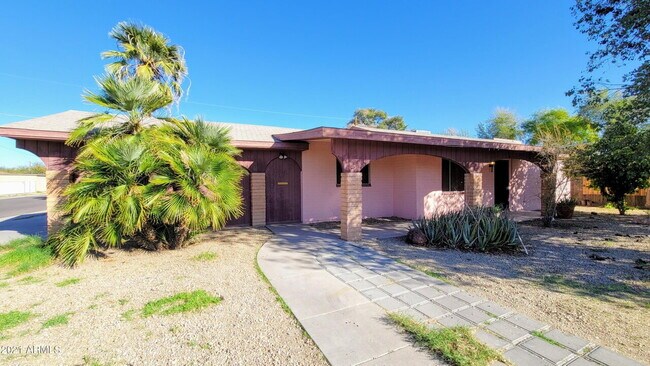 Building Photo - COMING SOON 3-Bedroom 2-bath REMODELED HOUSE