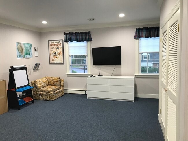 Building Photo - Renovated Colonial in Bon Air