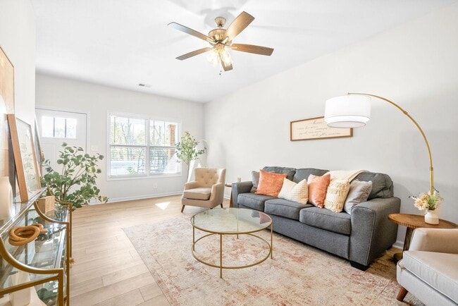 Building Photo - 2 Bedroom Condo For Rent Near Riverside Drive!