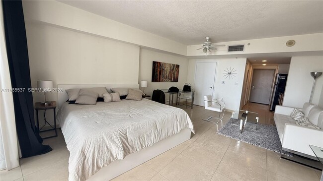 Building Photo - 1750 N Bayshore Dr