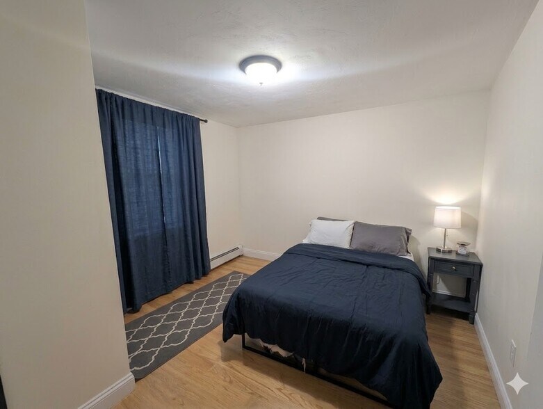 Building Photo - 1054 Cambridge St