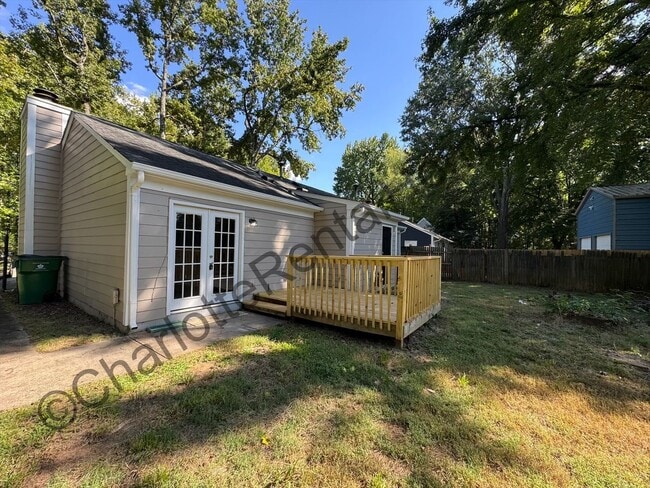 Building Photo - Charming 3 bedroom 2 bath home in east Cha...