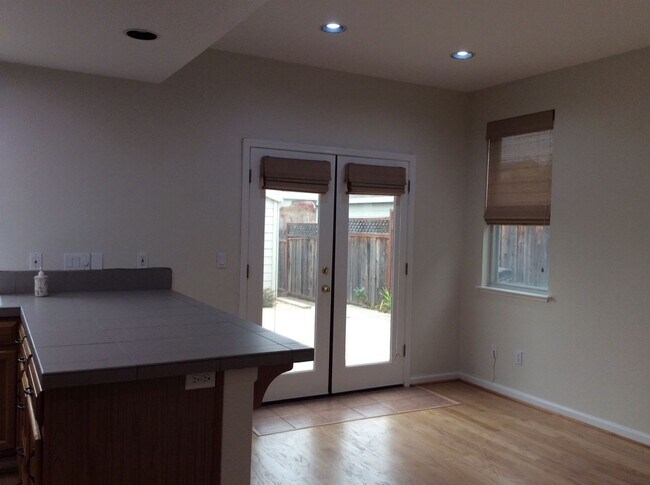 Building Photo - Upper Westside Santa Cruz Duplex