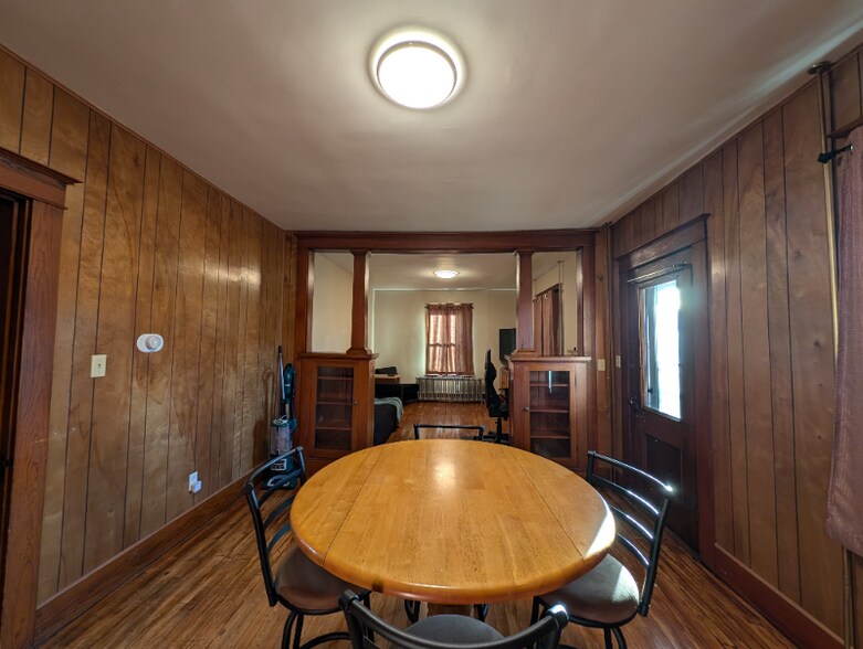 Building Photo - 492 Burgess St
