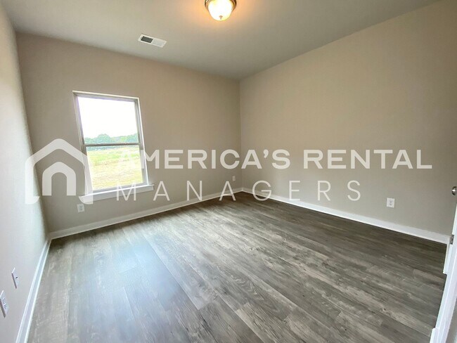 Building Photo - Home for Rent in Jasper, AL! Available to View Now!!!