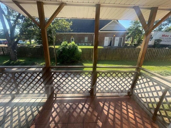 Building Photo - 105 Nut Grove Dr