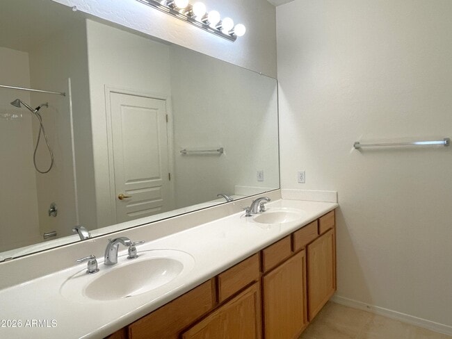 Building Photo - 955 E Knox Rd