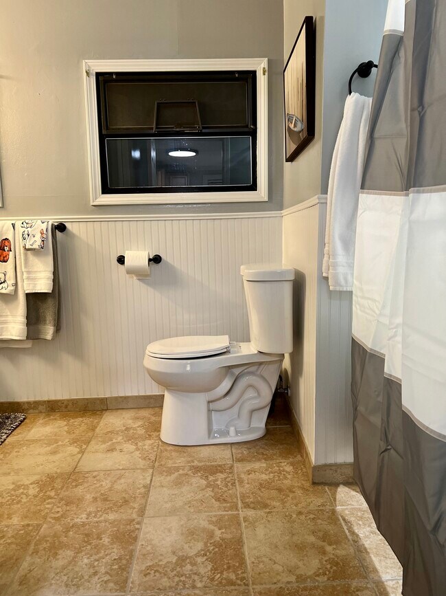 Building Photo - 551 N 137th St