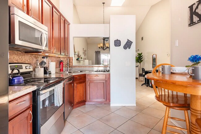 Building Photo - 134 Lakepointe Cir