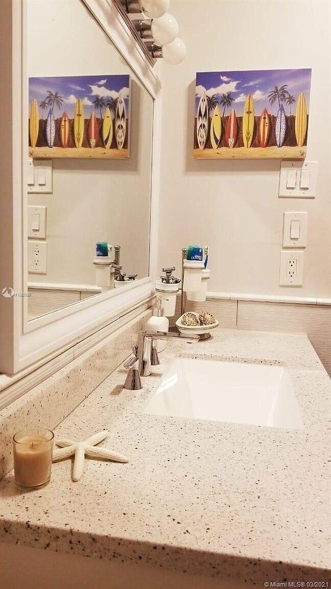 Building Photo - 1560 McKinley St