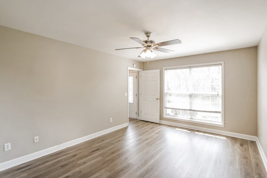 Building Photo - 2800 Overton Dr