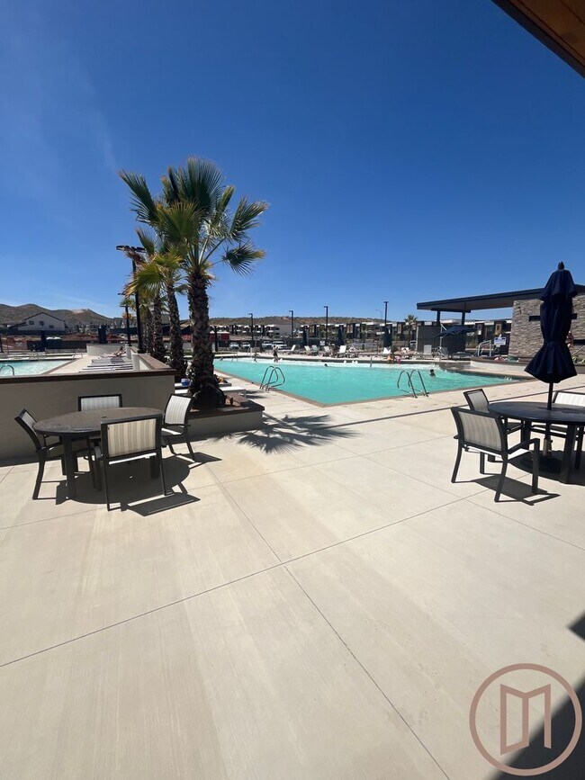 Building Photo - Long Valley Gem! $500 Move in Credit in December!