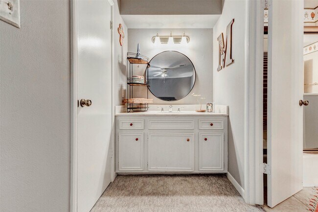 Building Photo - 202 Old Bridge Lake St