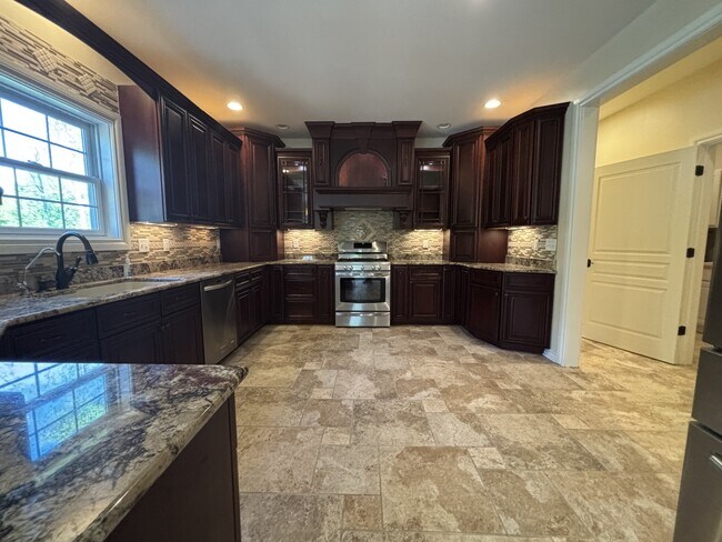Building Photo - 116 Marco Polo Dr