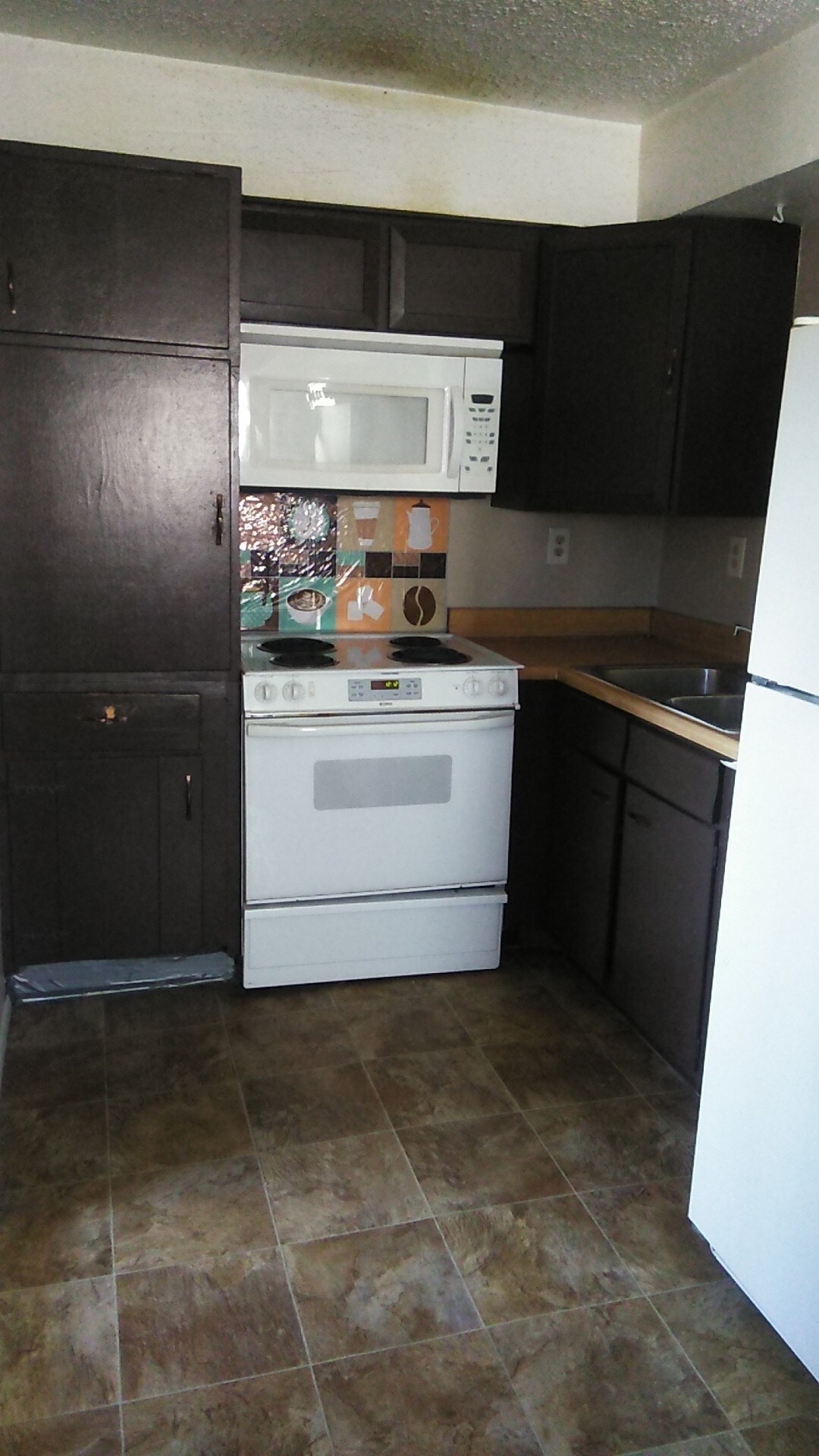 Building Photo - 610 Dahlia St