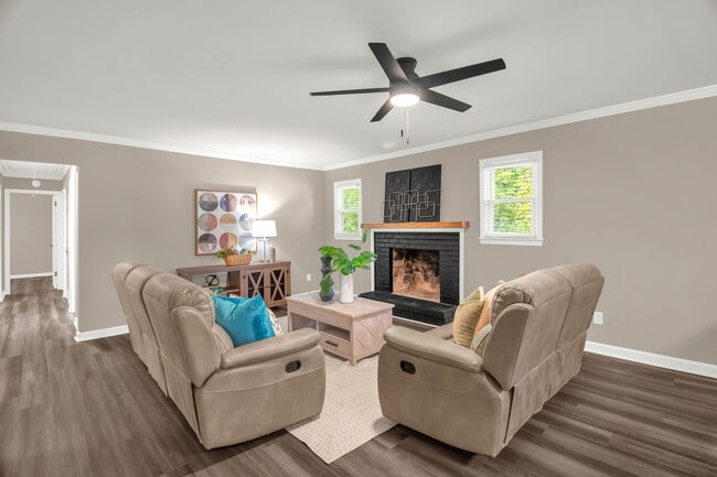 Building Photo - 200 Cedarwood Trail