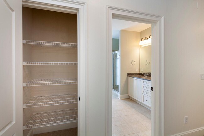 Building Photo - 8819 Provence Village Ln