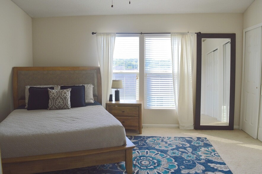 Building Photo - 5432 N Hickory St