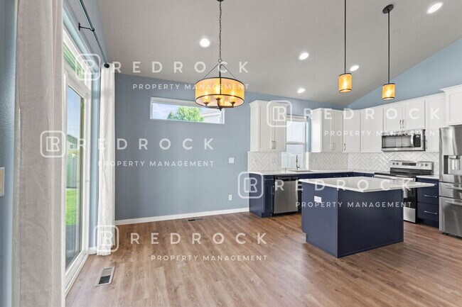 Building Photo - 1725 N Meyers Ct