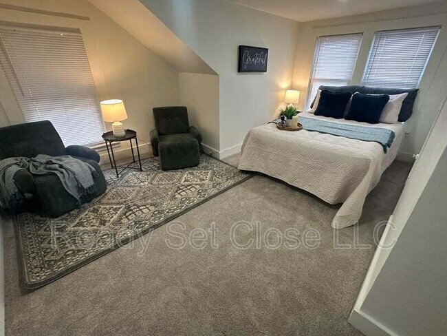 Building Photo - 156 W High St