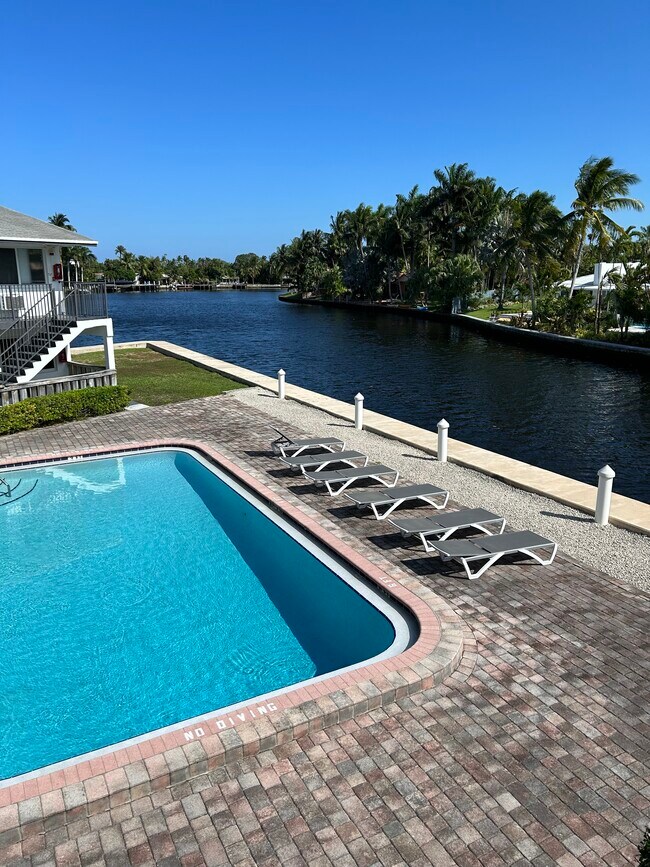 Building Photo - 1814 E Oakland Park Blvd